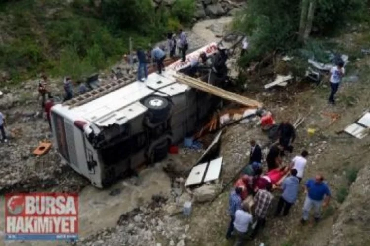 Otobüs köprüden uçtu: 5 ölü