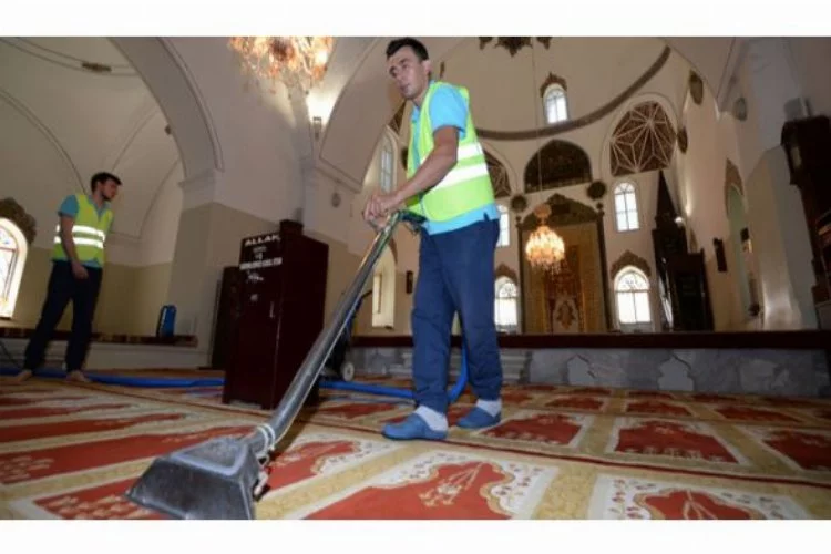 Osmangazi'deki camiler temizleniyor