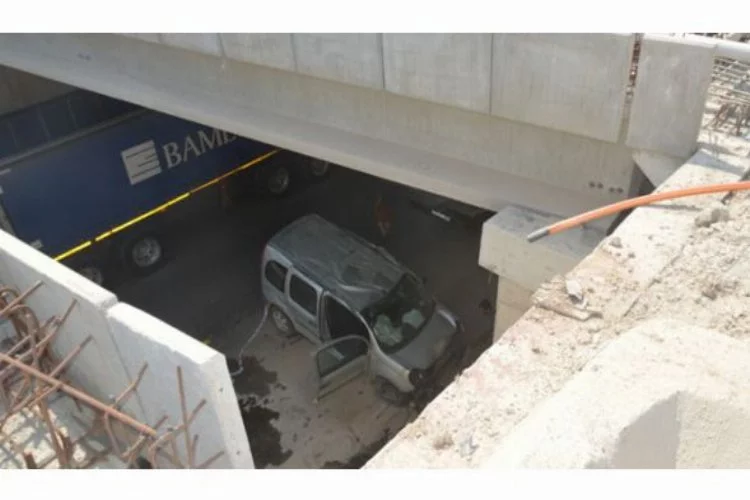 Bursa'da akıl almaz kaza! Köprü inşaatından uçtu