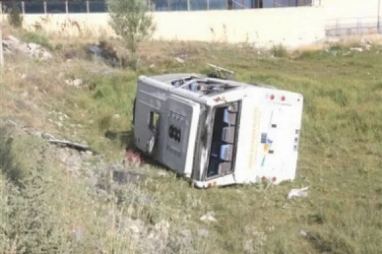 Bursa’da minibüs dereye uçtu: 12 yaralı