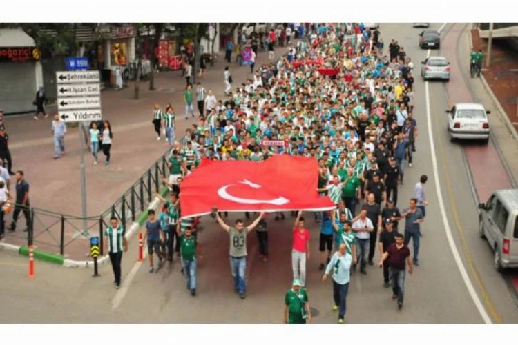 Bursaspor taraftarı terörü lanetlemek için yürüdü