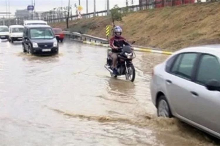 İstanbul'u yağmur vurdu
