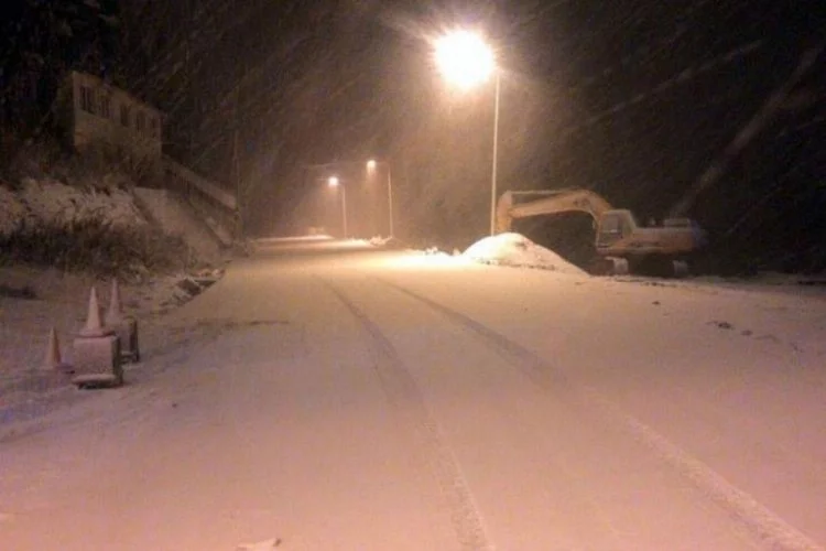 Bursa'da kar kalınlığı 10 santimetreye yaklaştı