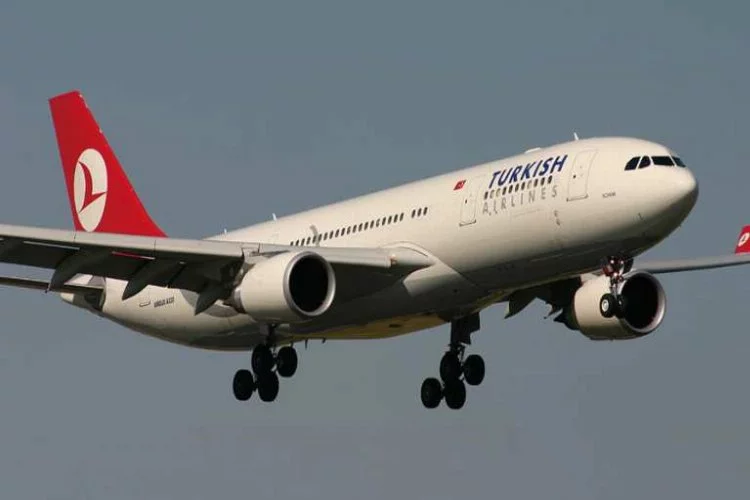 Arızalanan uçak Bursa'ya acil iniş yaptı