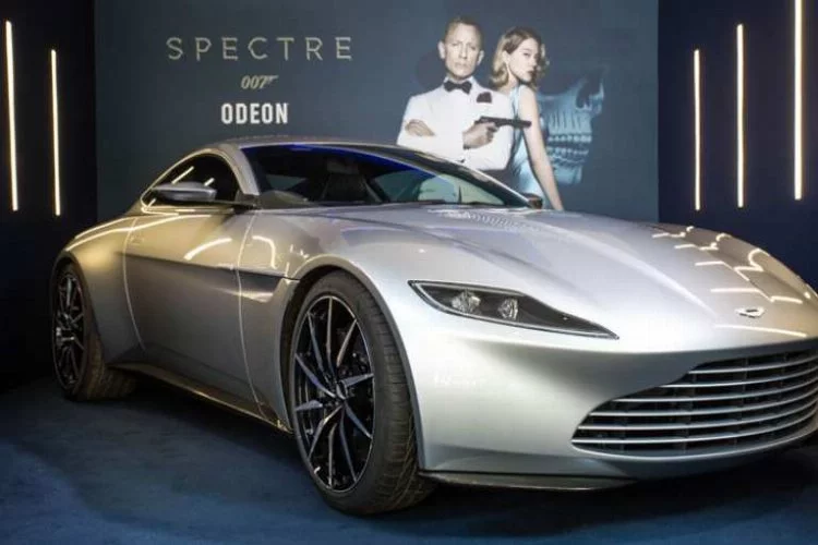 James Bond'dan satılık az kullanılmış ajan arabası!