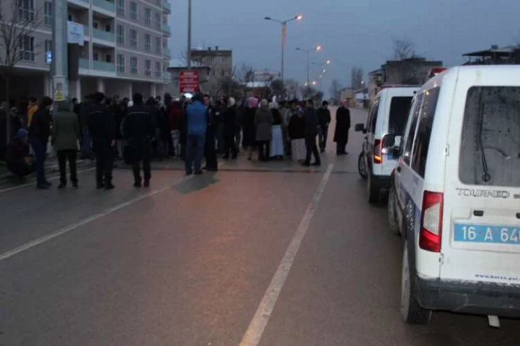 Bursa'da mahalleli isyan edip o yolu saatlerce trafiğe kapattı