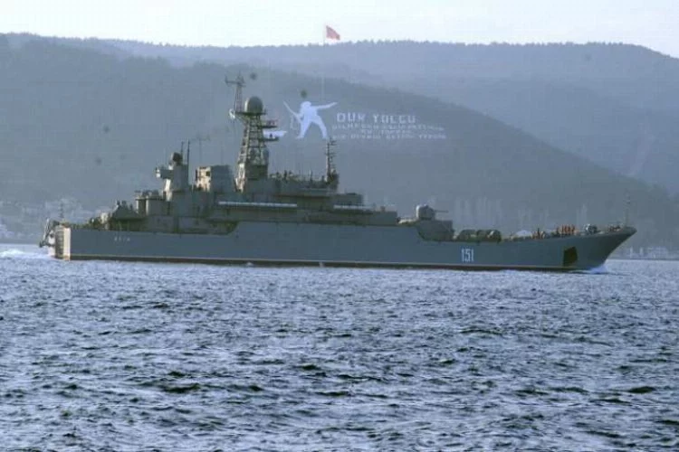 Rus savaş gemileri boğazı geçti