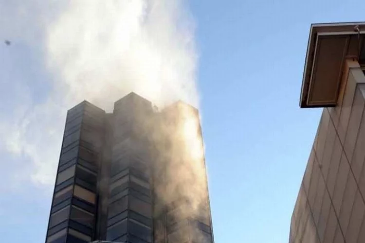 İstiklal Caddesi'nin ünlü binasında yangın paniği