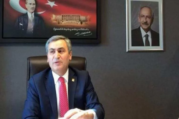 CHP’li o vekil Atatürk posteri önünde açıklama yaptı