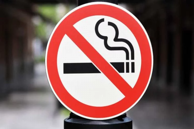 Açık alanlarda da sigara yasağı başlıyor