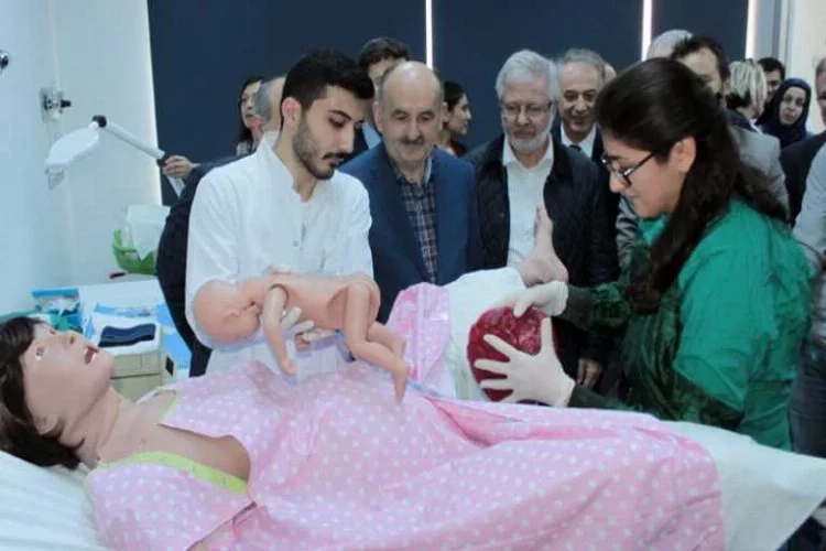 Müezzinoğlu Bursa'da sanal doğum izledi