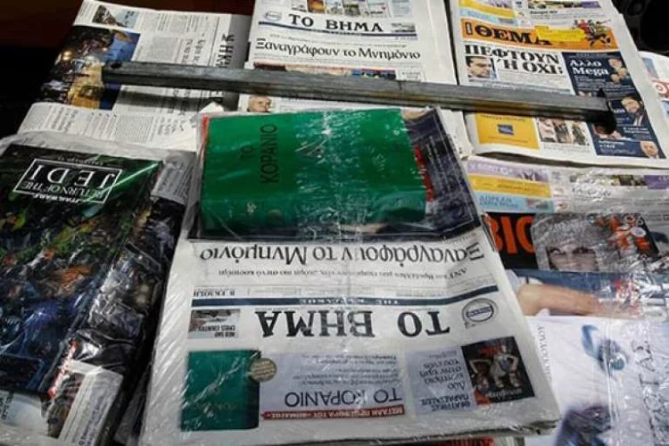 Yunan Gazetesi Kur'an-ı Kerim dağıttı