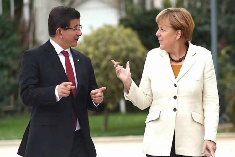 Davutoğlu Merkel'le görüştü