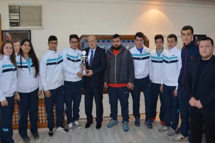Kürekte şampiyon İznikspor