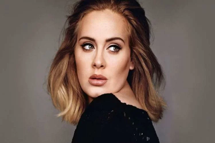 Adele'in özel fotoğrafları hacklendi