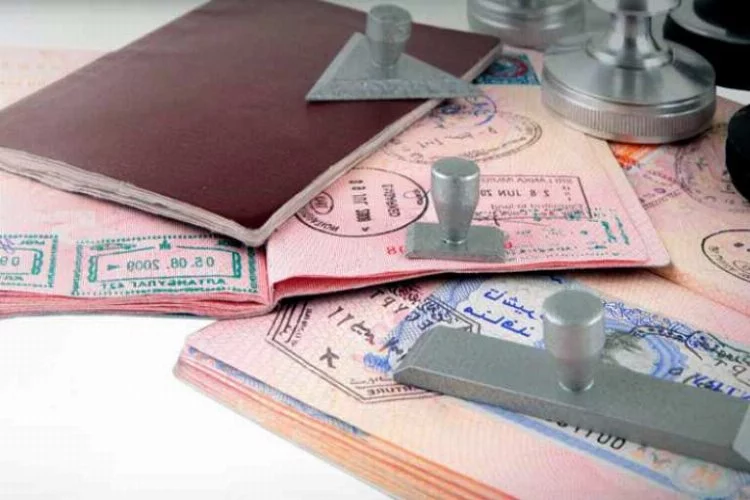 AB Bakanı'ndan flaş 'vizesiz seyahat' açıklaması