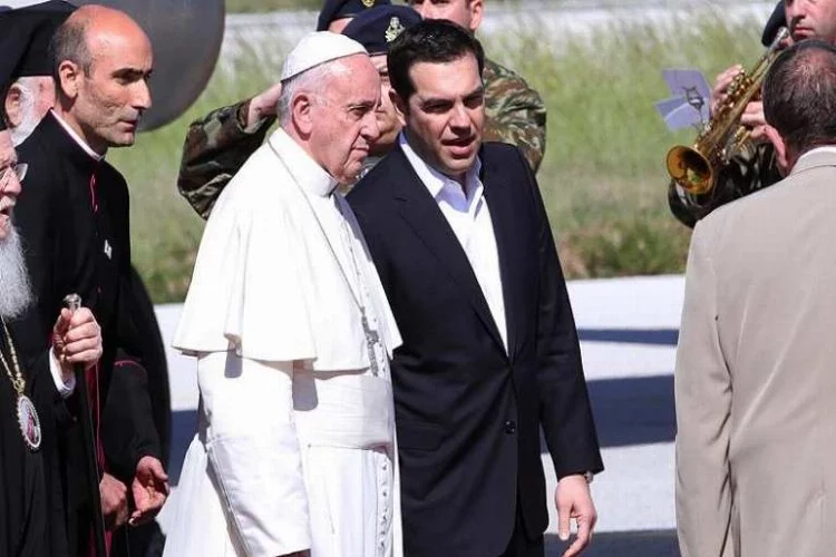Papa göçmen kamplarını ziyaret etti