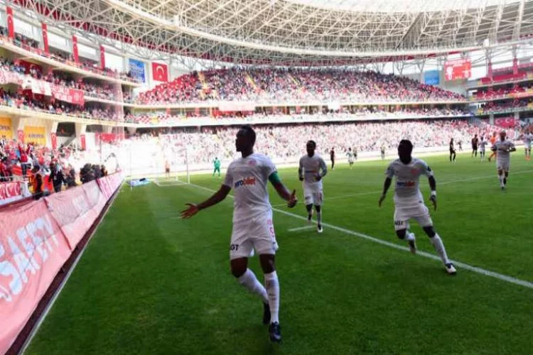 Galatasaray Antalya'da dağıldı