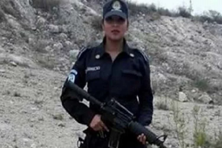 Üstsüz selfie çeken kadın polis açığa alındı