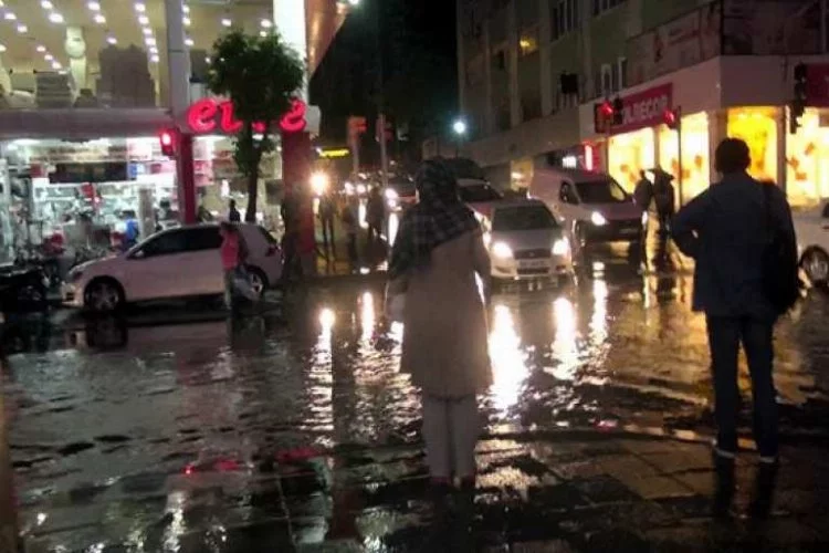 İstanbul'a 20 dakikalık yağmur yetti