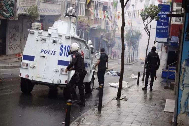 Polis'ten Beyoğlu esnafına 1 Mayıs şoku!