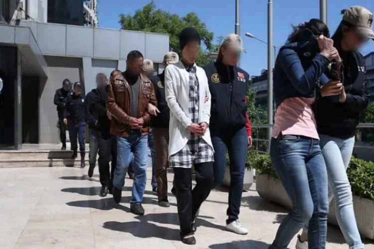 Bursa'daki canlı bomba şüphelisi 17 kişi Adliye'de