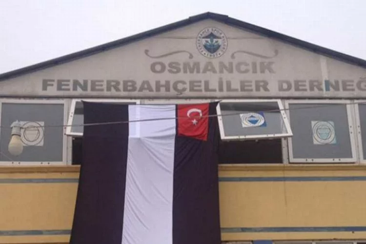 Fenerbahçeliler derneğine Beşiktaş bayrağı!
