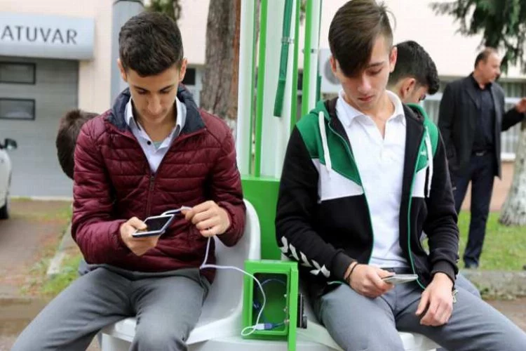 Bursa'daki o lisede öğrenciler telefonlarını bakın nasıl şarj ediyor! 