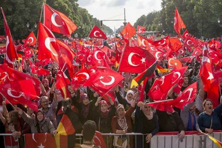 Almanya'daki Türkler'den 'sözde soykırım' protestosu