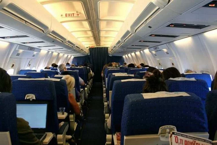 İki yolcunun 'bomba sohbeti' uçuşu geciktirdi