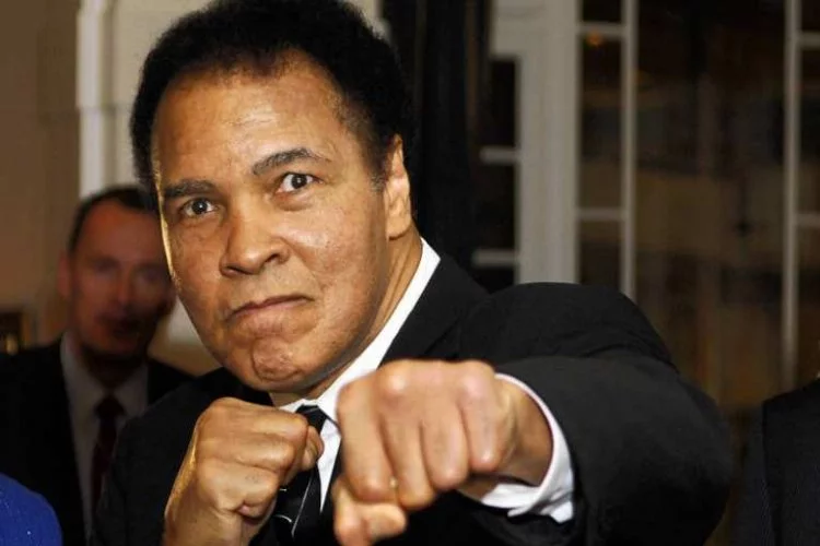 Muhammed Ali: "Peygamber adı taşıyorum, ismimi yere yazdırmam" dedi ve...