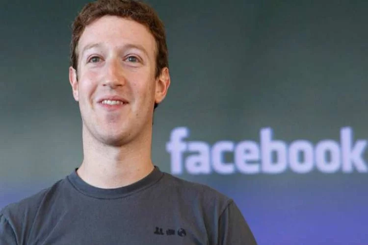 Zuckerberg'in sosyal medya hesaplarını çaldılar!