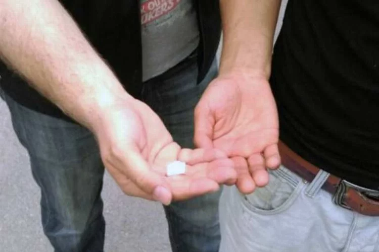Bursa'da şüpheli gencin üzerinden uyuşturucu çıktı