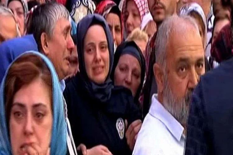 Şehit eşini giydiği polis üniformasıyla karşıladı