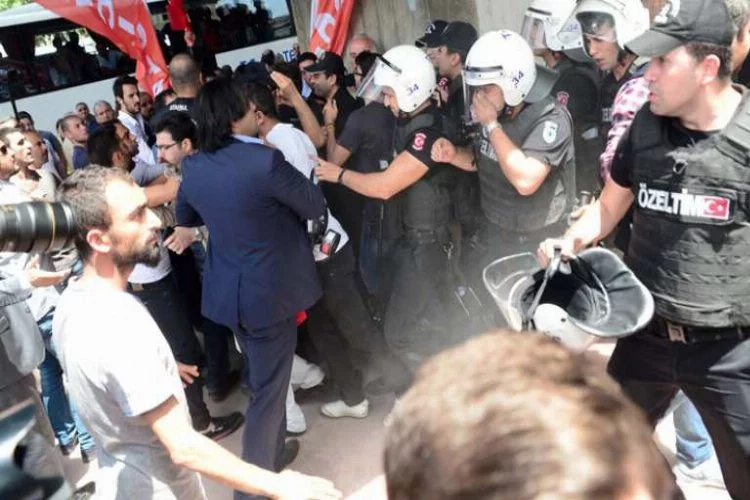 CHP'lilerin 'mermi' yürüyüşünde gergin anlar