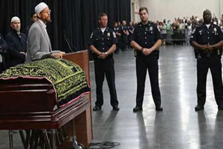 Muhammed Ali'nin cenazesinde rezalet!
