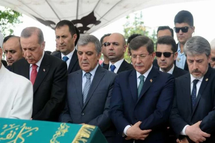  Erdoğan, Gül ve Davutoğlu yan yana saf tuttu