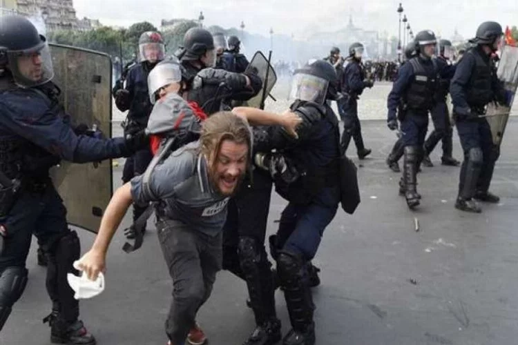 Paris'te eylemcilere çok sert müdahale!