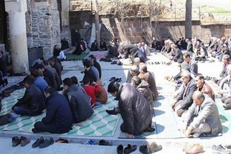 PKK cami cemaatini rehin aldı