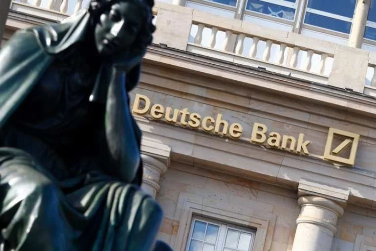 Almanya'nın en büyük bankası 200 şubesini kapatıyor