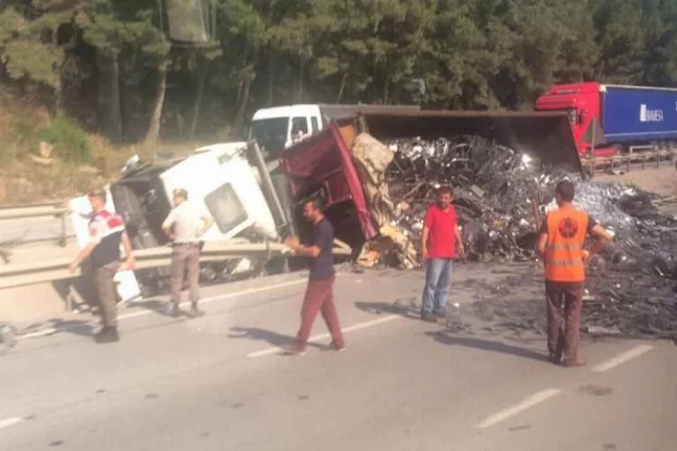 Bursa'da trafiği felç eden kaza! Kilometrelerce araç kuyruğu