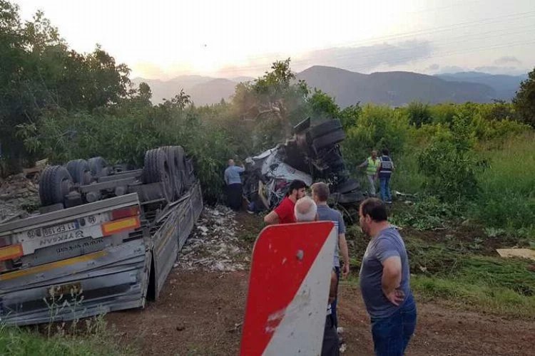 Bursa'da katliam gibi kaza! 2 ölü, 3 yaralı