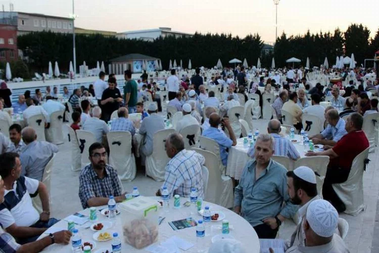 Bursa’da binlerce Suriyeli Kadir Gecesi'nde iftarda buluştu