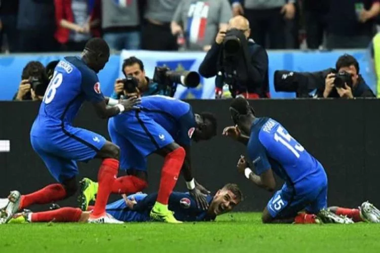 Fransa İzlanda'ya patladı: 5-2