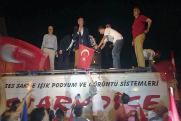 Bursa'da vatandaşlar sokağa döküldü
