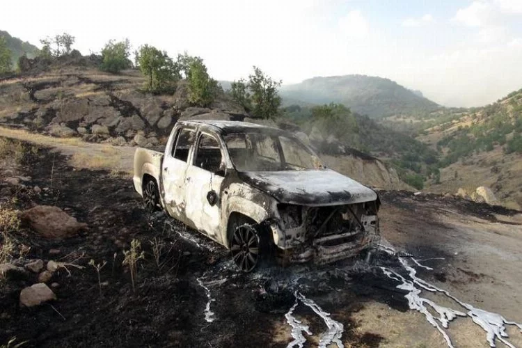 PKK yangın söndürmeye giden işçilerin aracını yaktı