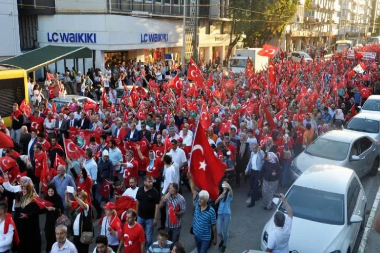 Bursalılar demokrasi için yürüdü