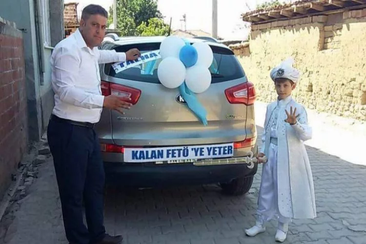 Bursa'daki sünnet arabasında sosyal medyayı sallayan 'FETÖ' yazısı