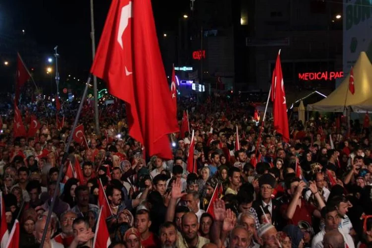 Bursa'da demokrasi nöbeti devam ediyor