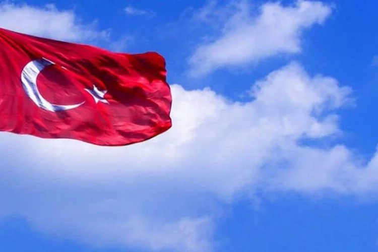 Türk bayrağını yasakladılar!